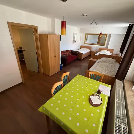 Pensión Gaestehaus - Lindengarten